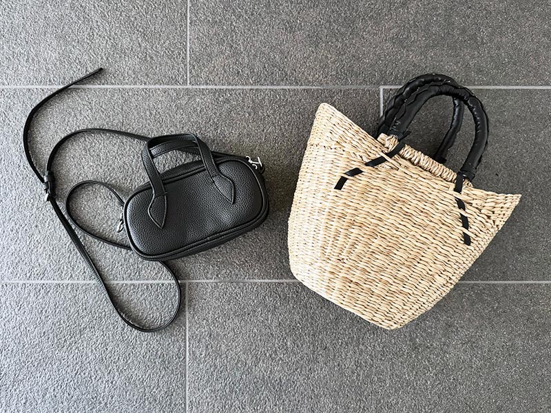 黒のミニショルダーとカゴバッグ