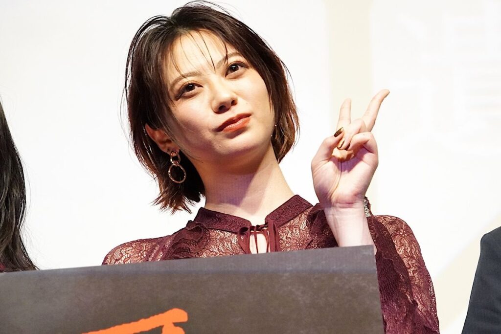 恐怖映画『遺愛』で狂気を体現した山下リオ、「撮影3日目に“霊が憑いた”」初日舞台挨拶でさらりと衝撃告白｜最新の映画ニュースならMOVIE WALKER PRESS