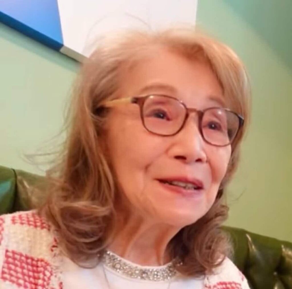 【91歳マダム】華やか“ピンクコーデ”に見惚れる！「びっくりした」「素敵なファッション」の声 年金受給生活者の暮らしのリアルは？65歳以上の単身無職世帯の家計収支を紹介 | LIMO | くらしとお金の経済メディア