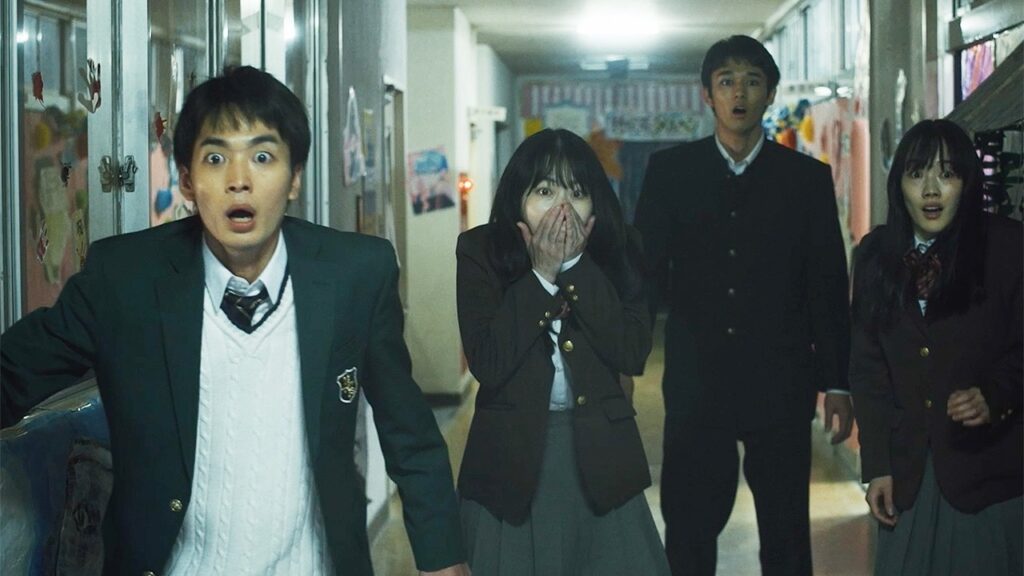 山田杏奈＆青木柚に“狂気の組体操集団”が襲いかかる！　映画「NEW GROUP」本編映像