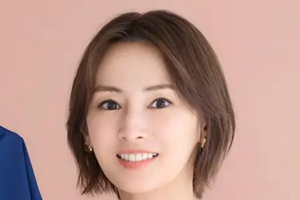 北川景子 長女のために3時間かけて手作りした「レインポンチョ」を披露「自分が作れるなんて」プロ直伝のバイアス始末を施した2トーンカラーのおしゃれデザイン【『COTTON TIME』7月号】 1か月あたりのファッション費や美容費について解説 | LIMO