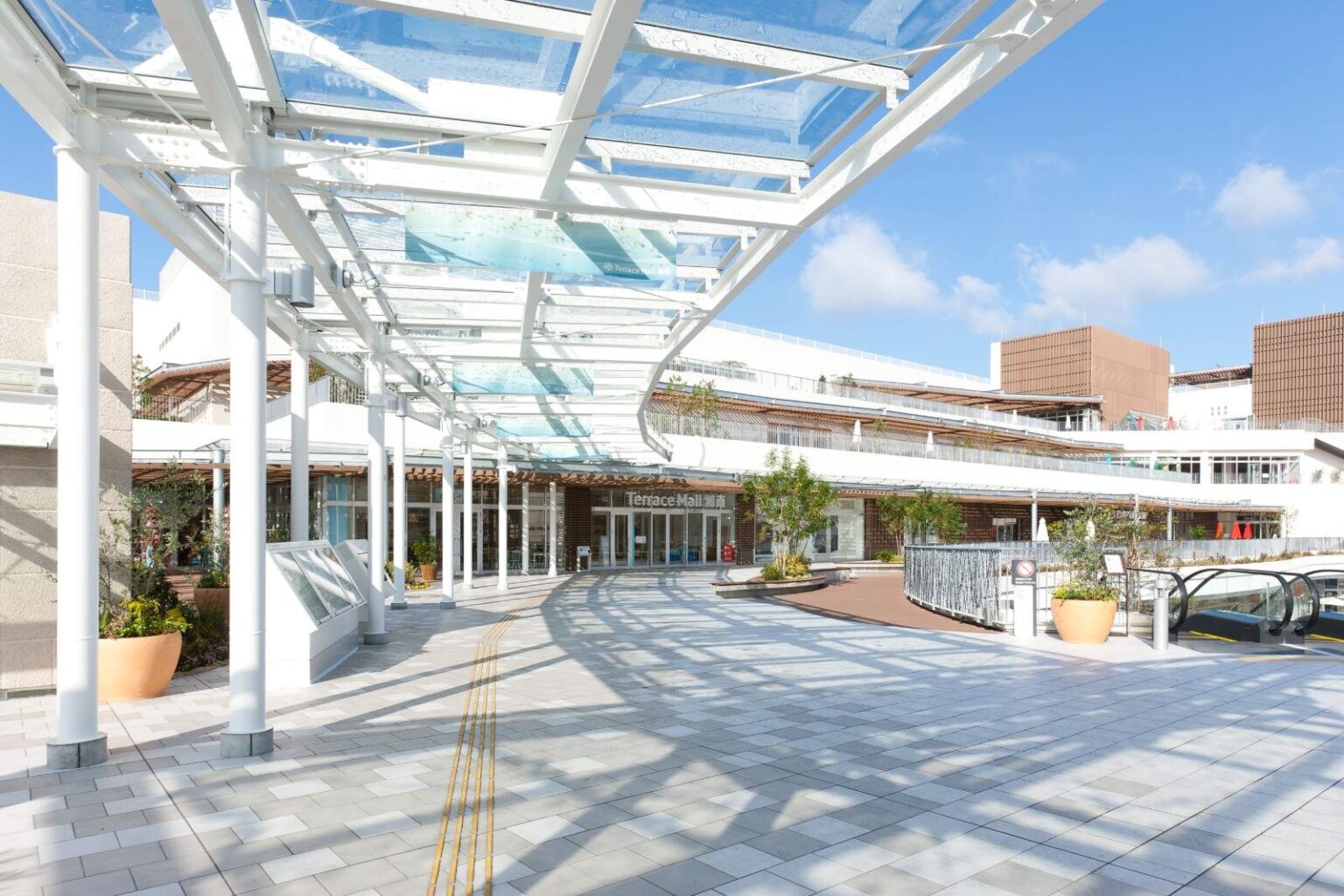 テラスモール湘南2026年夏の大型セールに約100店舗、ファッションや雑貨・家電が最大70%オフ - ファッションプレス