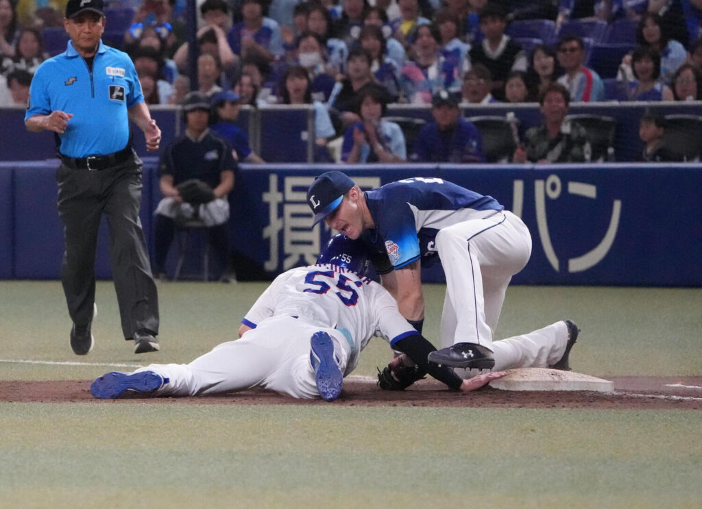 【西武】絶体絶命救ったお家芸ピックオフ、ごく自然に振る舞ったネビンが数秒後に興奮の雄たけび(日刊スポーツ) – Yahoo!ニュース 【西武】絶体絶命救ったお家芸ピックオフ、ごく自然に振る舞ったネビンが数秒後に興奮の雄たけび(日刊スポーツ) - Yahoo!ニュース