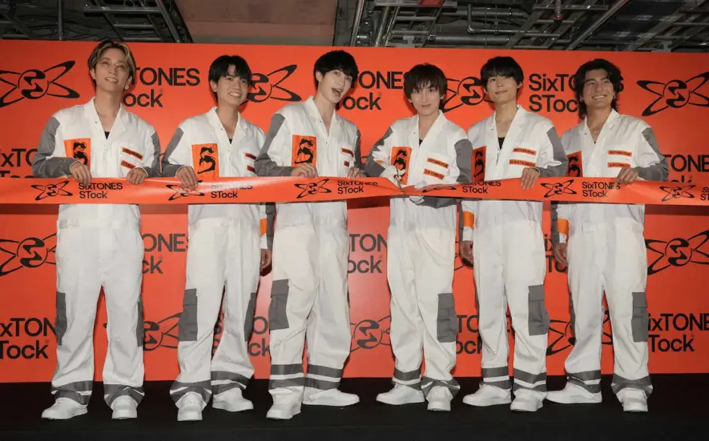 SixTONESが銀座に出現　物流倉庫に見立てた会場でライブ衣装やレギュラー番組使用グッズなど展示 - スポニチ Sponichi Annex 芸能