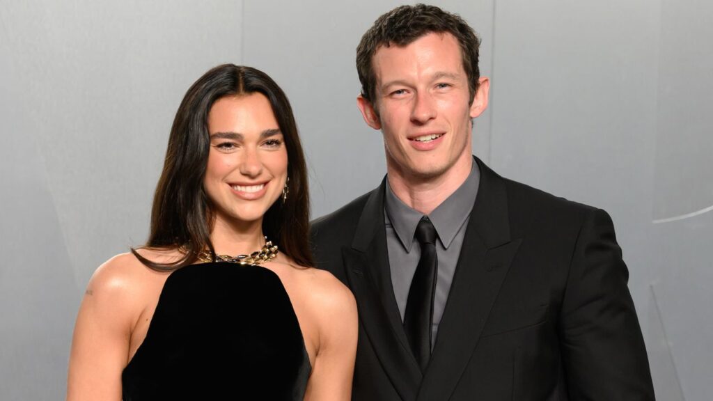 ロンドンで結婚したデュア・リパ＆カラム・ターナー。ふたりのベストカップルルック10選 | Vogue Japan