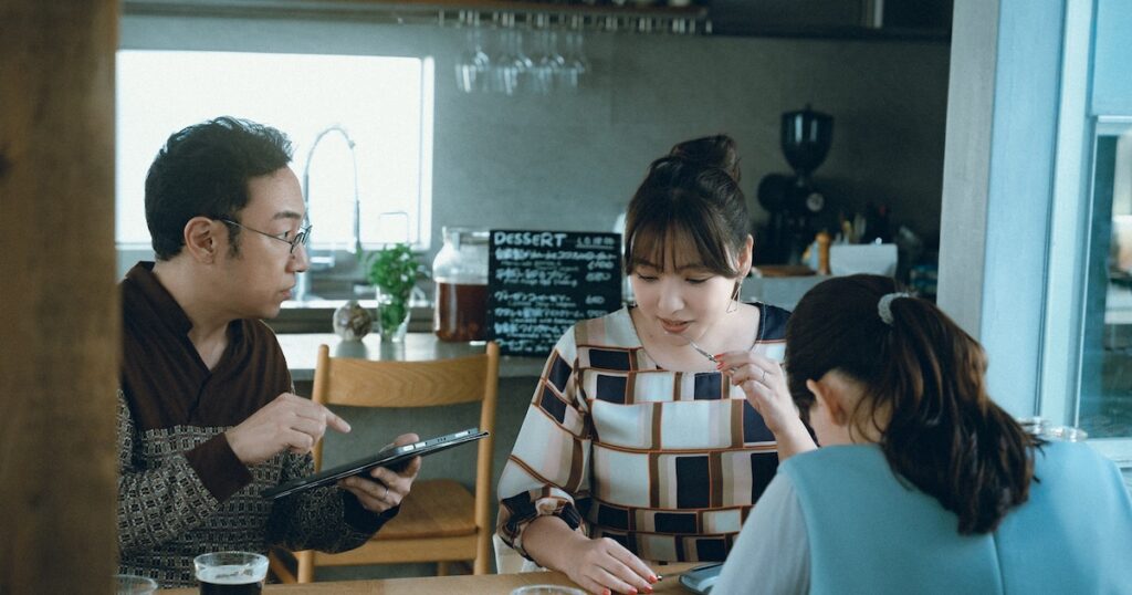東京03・角田晃広と野呂佳代が夫婦演じた「箱の中の羊」綾瀬はるかとの共演シーン公開 – ナタリー 東京03・角田晃広と野呂佳代が夫婦演じた「箱の中の羊」綾瀬はるかとの共演シーン公開 - ナタリー