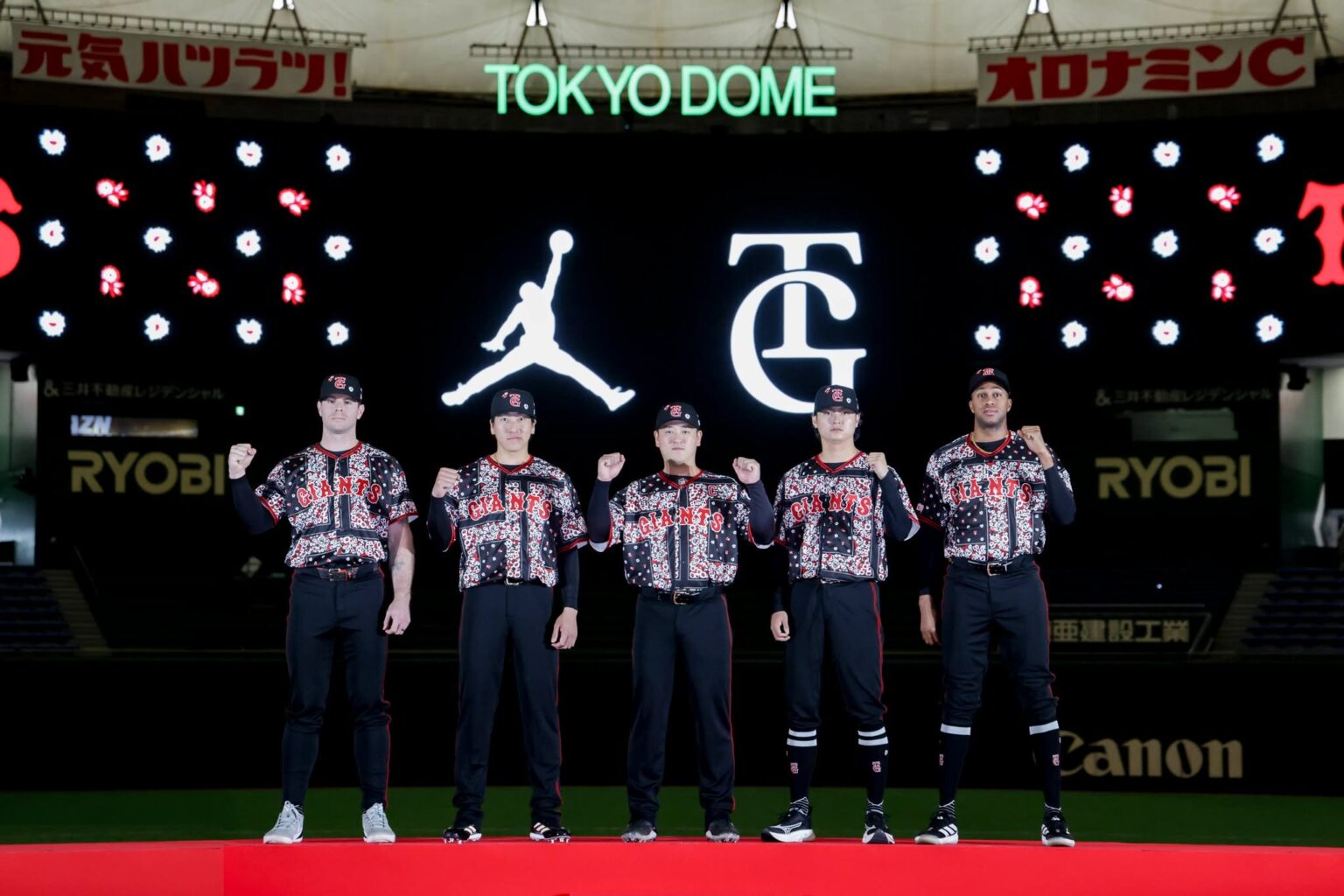 「JORDAN BRAND」とコラボレーションユニホーム | 読売ジャイアンツ(巨人軍)公式サイト 「JORDAN BRAND」とコラボレーションユニホーム | 読売ジャイアンツ(巨人軍)公式サイト