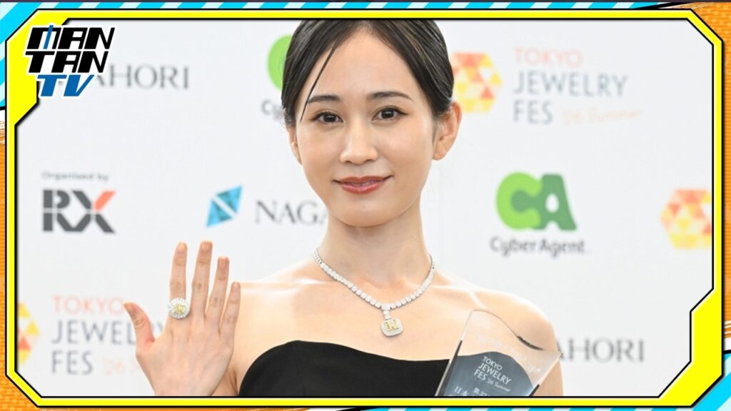 前田敦子、次に欲しい賞は「流行語大賞」? 2度目の「日本ジュエリーベストドレッサー賞」受賞 前田敦子、次に欲しい賞は「流行語大賞」? 2度目の「日本ジュエリーベストドレッサー賞」受賞