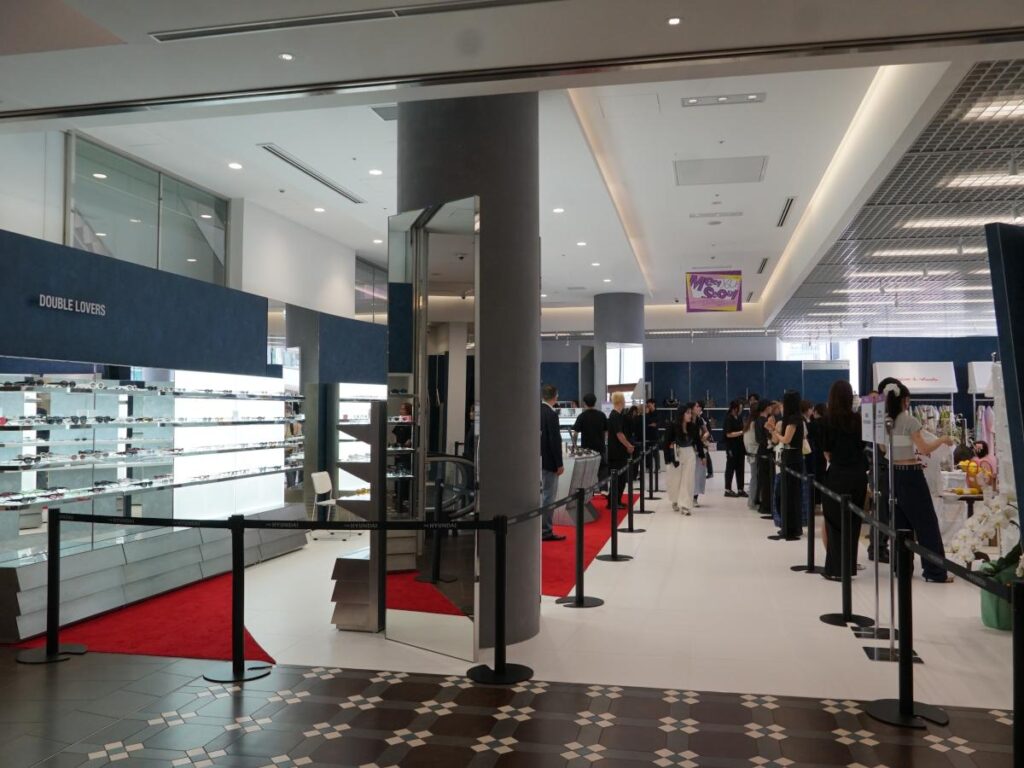 表参道に韓国・現代百貨店の大型店 アパレルやK-POPグッズなど9区画 – シブヤ経済新聞 表参道に韓国・現代百貨店の大型店 アパレルやK-POPグッズなど9区画 - シブヤ経済新聞