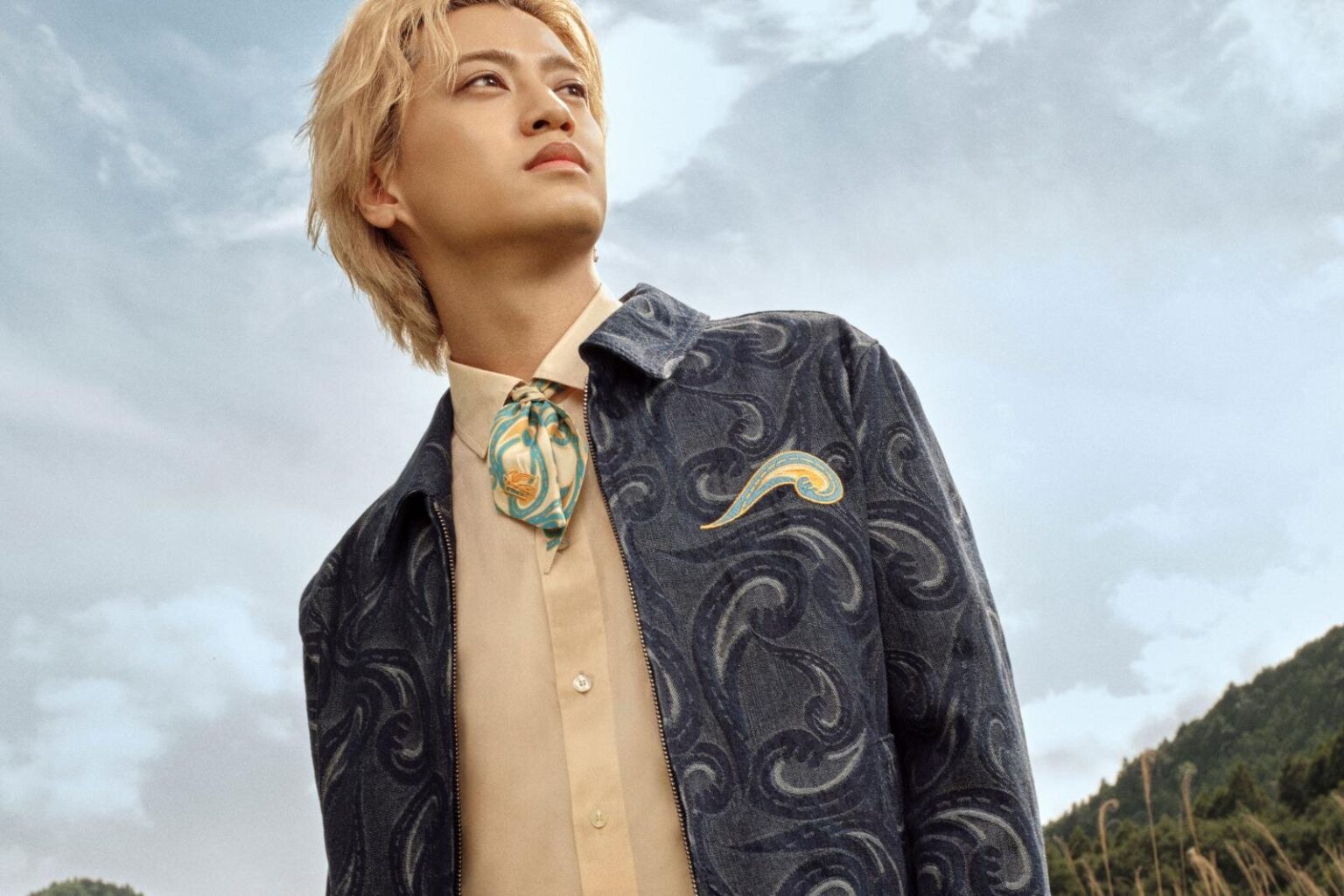 エトロ×キンプリ髙橋海人の第2弾、髙橋が描く“波＆涙”のペイズリー柄ウェアやアクセサリー全32型 - ファッションプレス