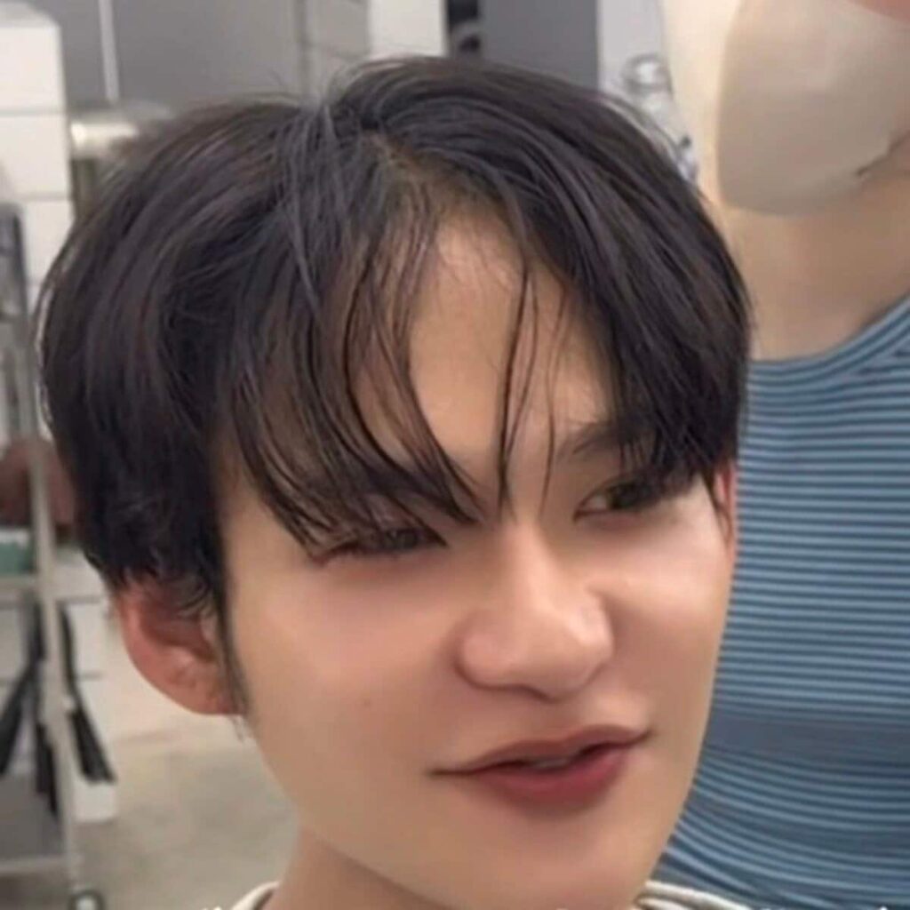 「ゴンホにしてください」男性がショートでK-POPアイドル風ヘアにスタイルチェンジ 人気美容師の取材協力でリアルをお届け。美容師の「年収」についても解説 | LIMO | くらしとお金の経済メディア 「ゴンホにしてください」男性がショートでK-POPアイドル風ヘアにスタイルチェンジ 人気美容師の取材協力でリアルをお届け。美容師の「年収」についても解説 | LIMO | くらしとお金の経済メディア