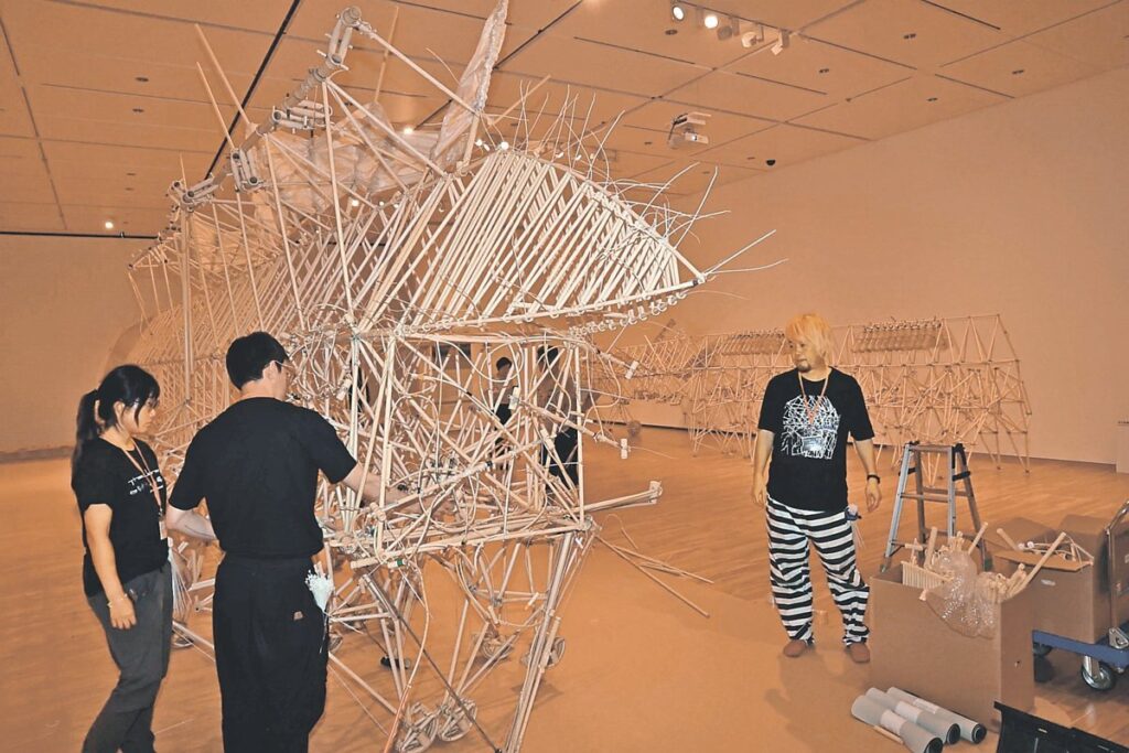 風で動く大作が上陸、富山県美術館でテオ・ヤンセン展 4日から一般公開(北日本新聞) – Yahoo!ニュース 風で動く大作が上陸、富山県美術館でテオ・ヤンセン展 4日から一般公開(北日本新聞) - Yahoo!ニュース