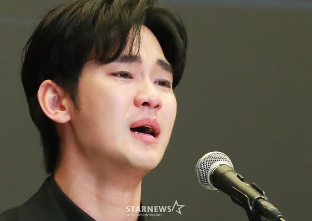 俳優のキム·スヒョンが31日午後、ソウル麻浦区上岩洞のスタンフォードホテルで行われた記者会見で、最近浮き彫りになった私生活論難について明らかにしている。 /2025.03.31 /写真=イ·ドンフン photoguy@