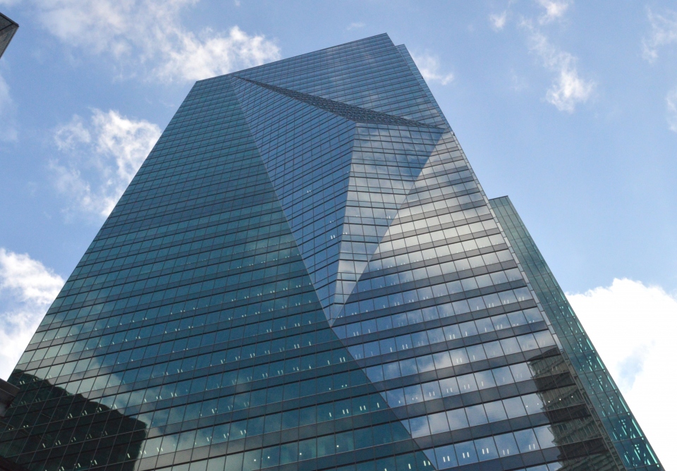テレ東、生放送テレビショッピング中に地震 長崎本社のジャパネットから中継「ちょっと今スタジオが軽く揺れております」 ヘルメットかぶり様子伝える（オリコン） - Yahoo!ニュース