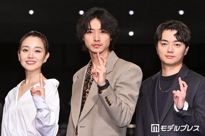 奈緒、山崎賢人、染谷将太（C）モデルプレス