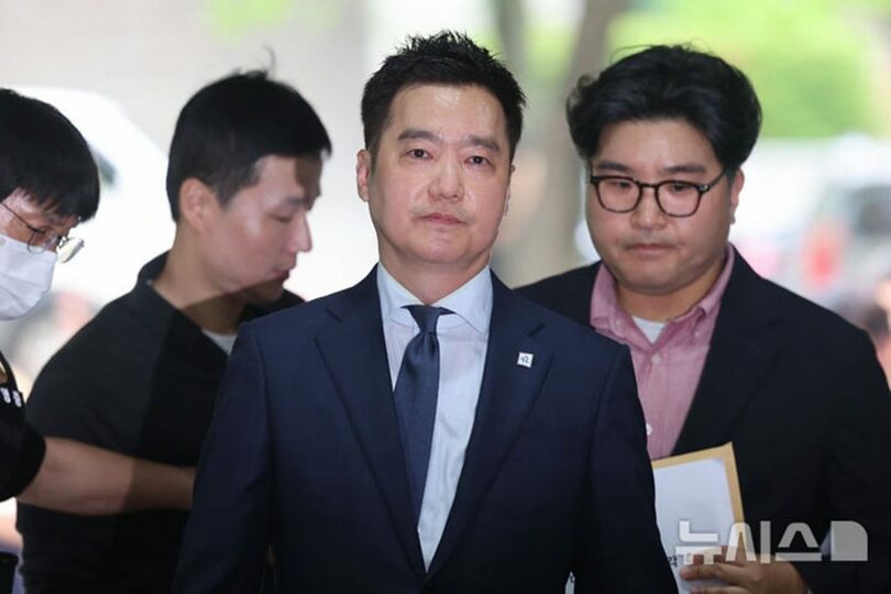 ソウル中央地裁に出廷するキム・セウィ代表(c)NEWSIS