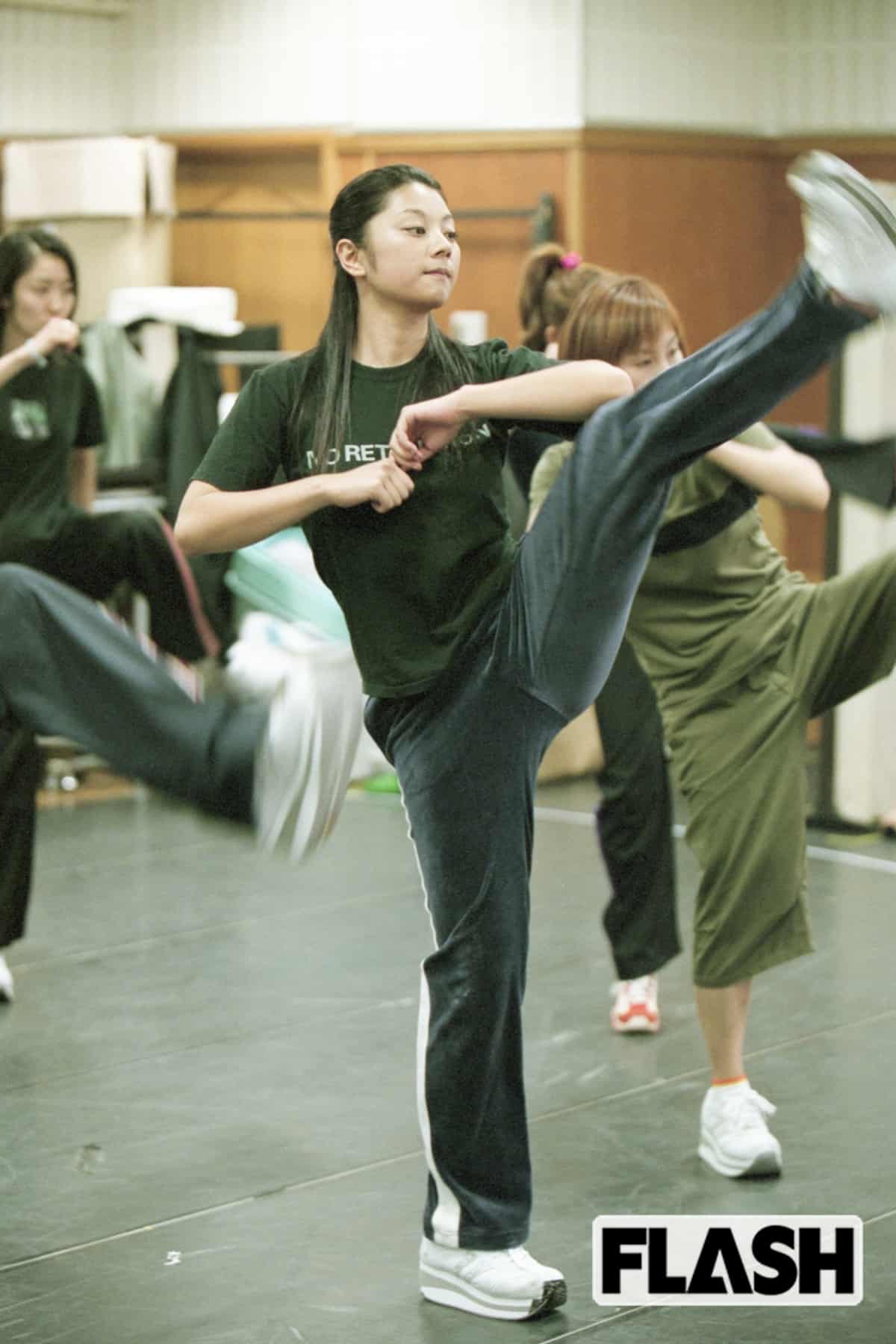 舞台の稽古に励むグラドル時代の小池に密着。演技に対しては、つねに熱心だった