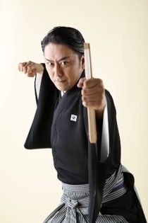 歌舞伎俳優・四代目市川九團次さんの声で電話注文の受付・案内する「推し活コマース」、エンターテインメント性を融合した新しい買い物体験