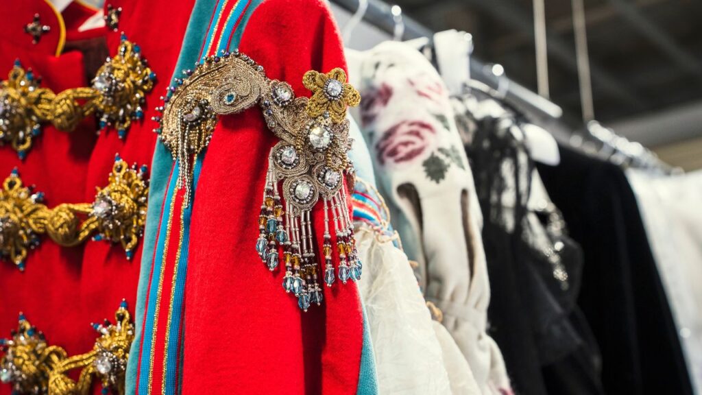 刺繍作家からファッションデザイナー、ブランドディレクターに、タナカ ダイスケ 5年目の羽化 | GQ JAPAN GQ