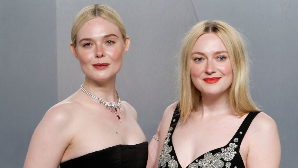 ダコタ・ファニング、エル・ファニングとの初タッグ映画の撮影中に起きたケンカを明かす | Vogue Japan ダコタ・ファニング、エル・ファニングとの初タッグ映画の撮影中に起きたケンカを明かす | Vogue Japan