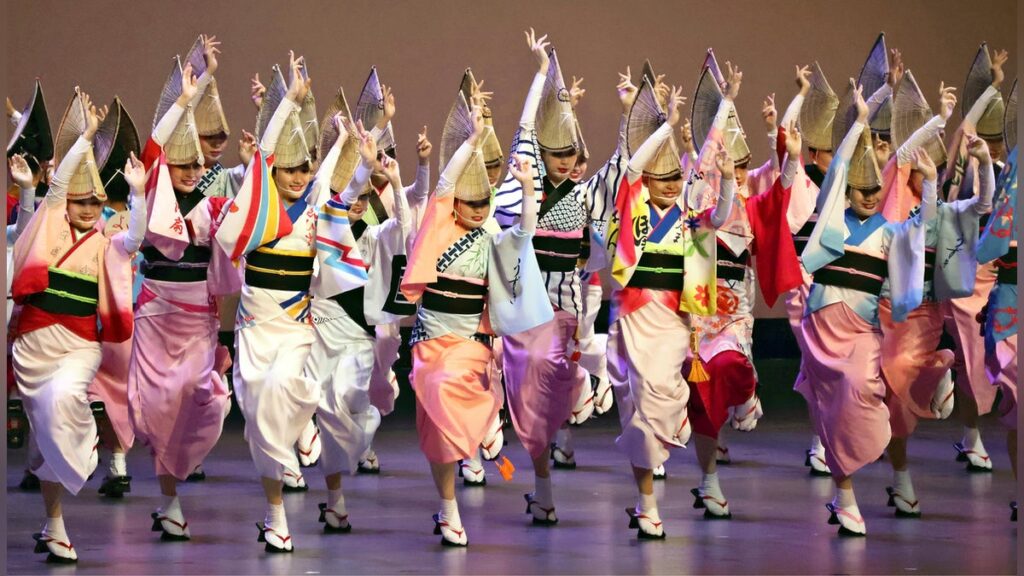 阿波おどり開幕、「有名連」から選抜の踊り手が観客を魅了…「撮影マナー」巡る問題で注意喚起も – 読売新聞 阿波おどり開幕、「有名連」から選抜の踊り手が観客を魅了…「撮影マナー」巡る問題で注意喚起も - 読売新聞