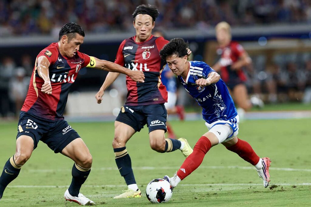 Jリーグ開幕戦、スタンドの”普通の席”に女優 一緒に観戦していた人物にも驚き「友達なんですね!」 | ENCOUNT 横浜F・マリノス―鹿島アントラーズ戦【写真:産経新聞社】