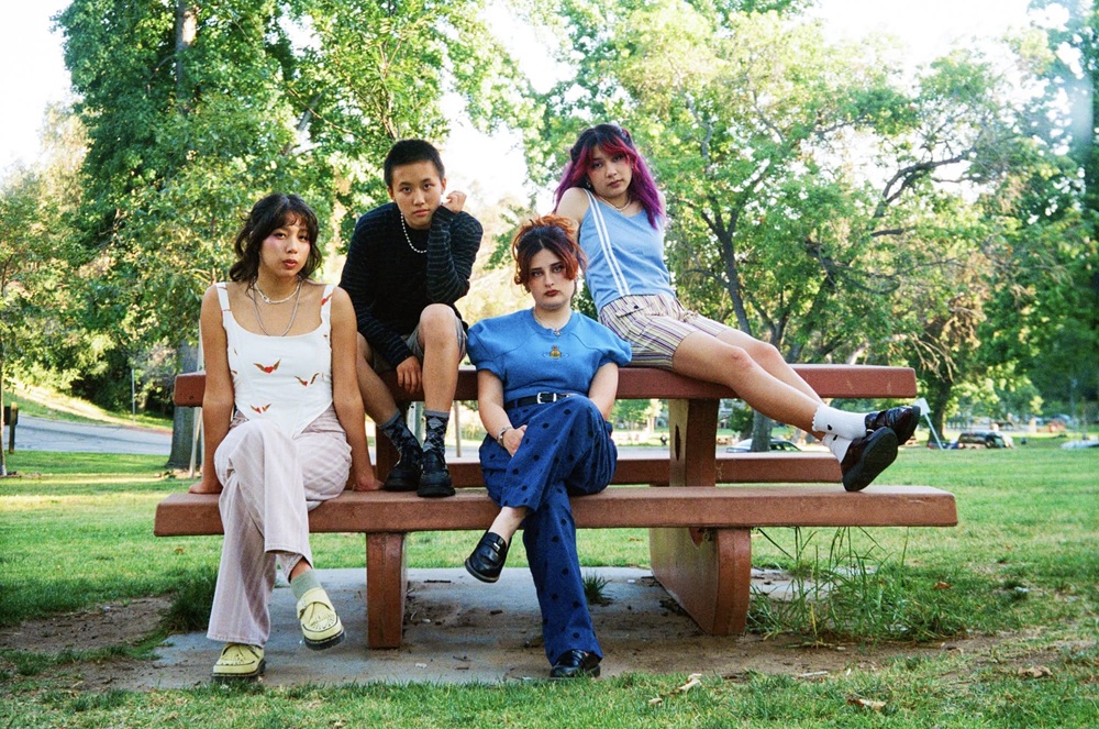 THE LINDA LINDAS、米TV番組にて披露した「Burning Out」パフォーマンス映像公開。最新作『Gotta Get Out』収録曲 THE LINDA LINDAS、米TV番組にて披露した「Burning Out」パフォーマンス映像公開。最新作『Gotta Get Out』収録曲