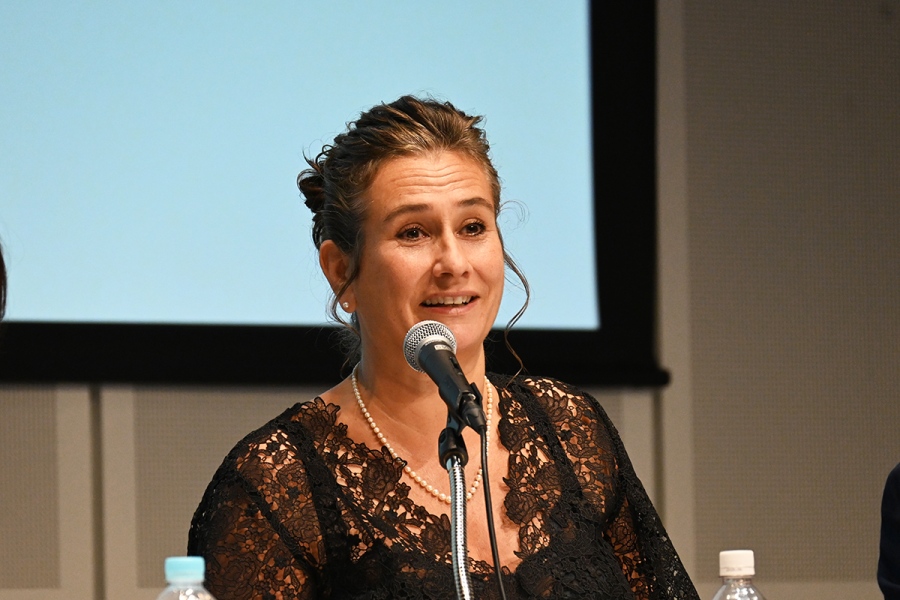 メディア内覧会に出席した「マウリッツハイス美術館」のマルティネ・ゴッセリンク館長は日本で展覧会が開催される喜びを語った（8月20日・大阪市内／Lmaga.jp撮影）