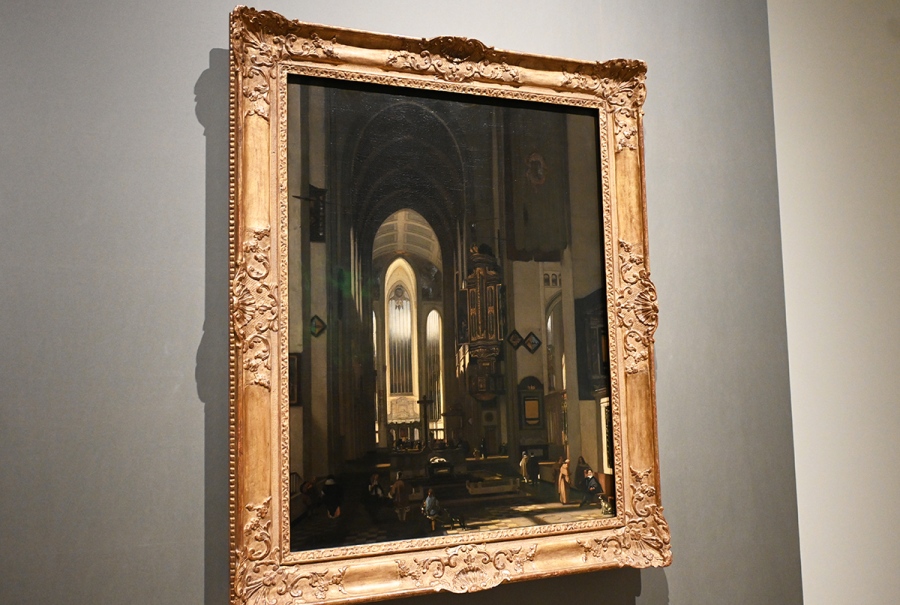 エマヌエル・デ・ウィッテ《想像のカトリック聖堂の内部》 1668年 マウリッツハイス美術館蔵（Lmaga.jp撮影）
