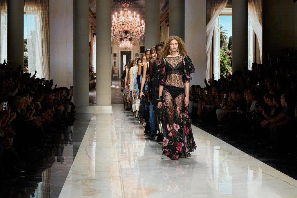 「ドルチェ&ガッバーナ」 2027春夏コレクション ©DOLCE&GABBANA
