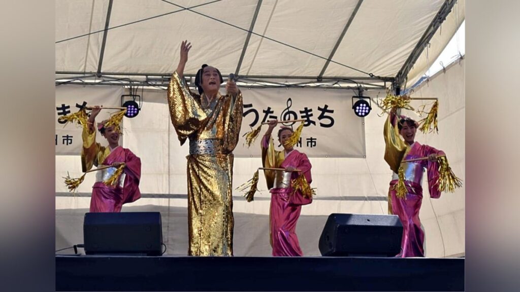 北九州に松平健さん降臨、「マツケンサンバ」歌い踊る老若男女5万人 – 読売新聞 北九州に松平健さん降臨、「マツケンサンバ」歌い踊る老若男女5万人 - 読売新聞