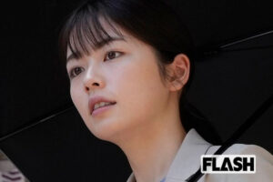 小芝風花、沖縄家族旅行で “二の腕見せ” ワンピ姿披露…1年「民放連ドラ出演なし」で売れっ子女優の “働きすぎ” 変革